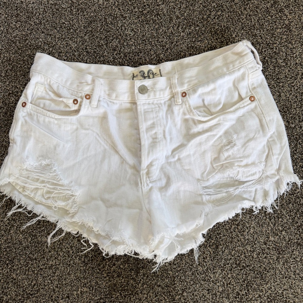 Free People We The‎ Free White Distressed Denim Cutoff Shorts Size 30 Button Fly